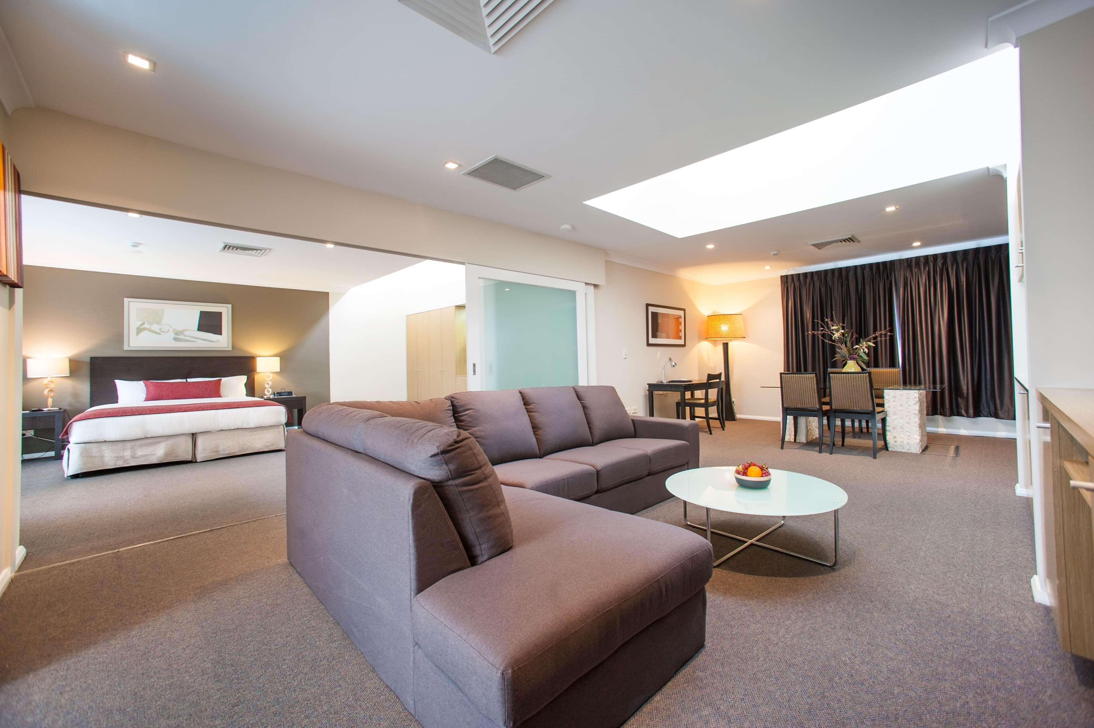 Ramada Hotel & Suites By Wyndham Cabramatta Extérieur photo
