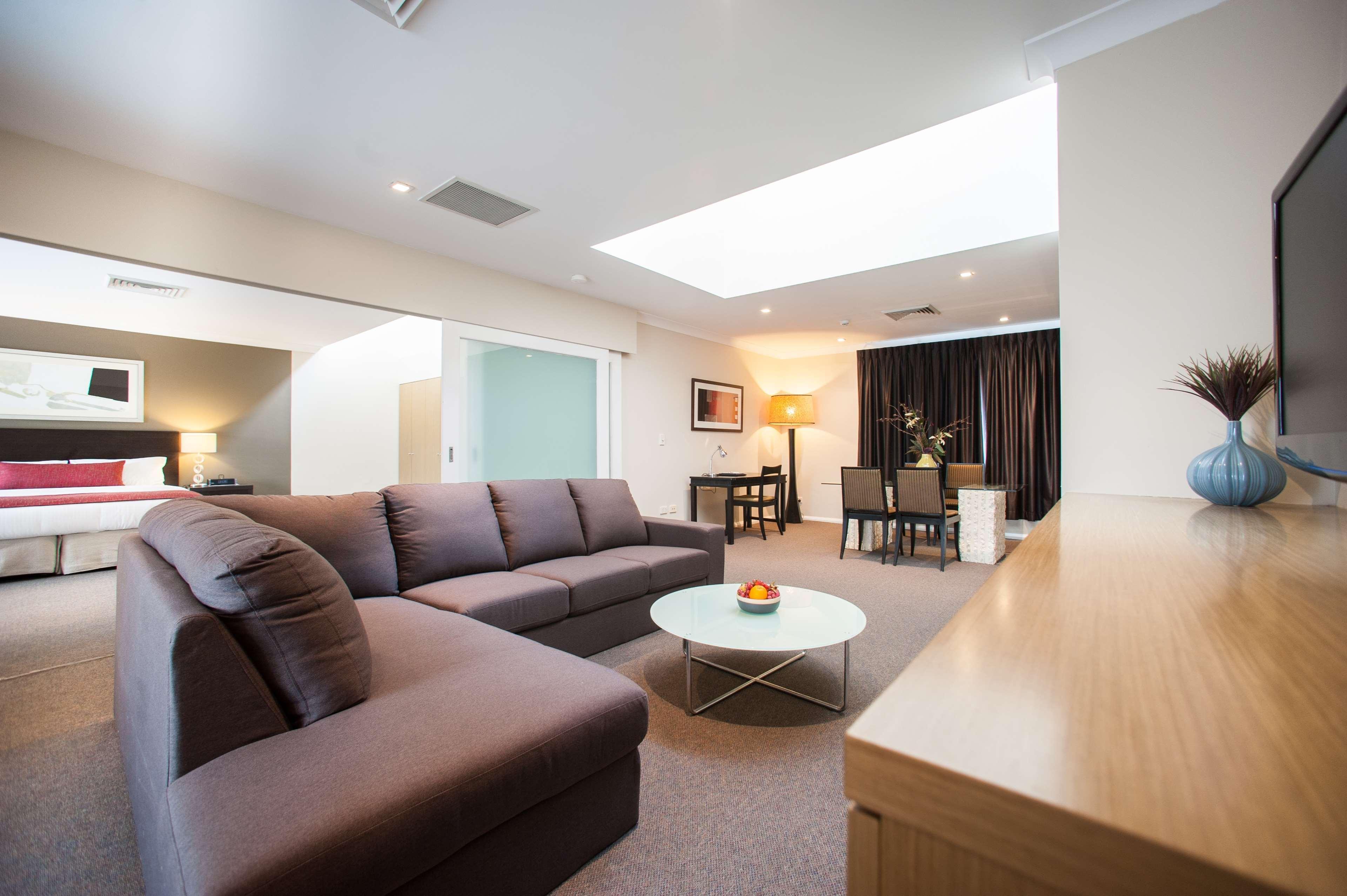 Ramada Hotel & Suites By Wyndham Cabramatta Extérieur photo