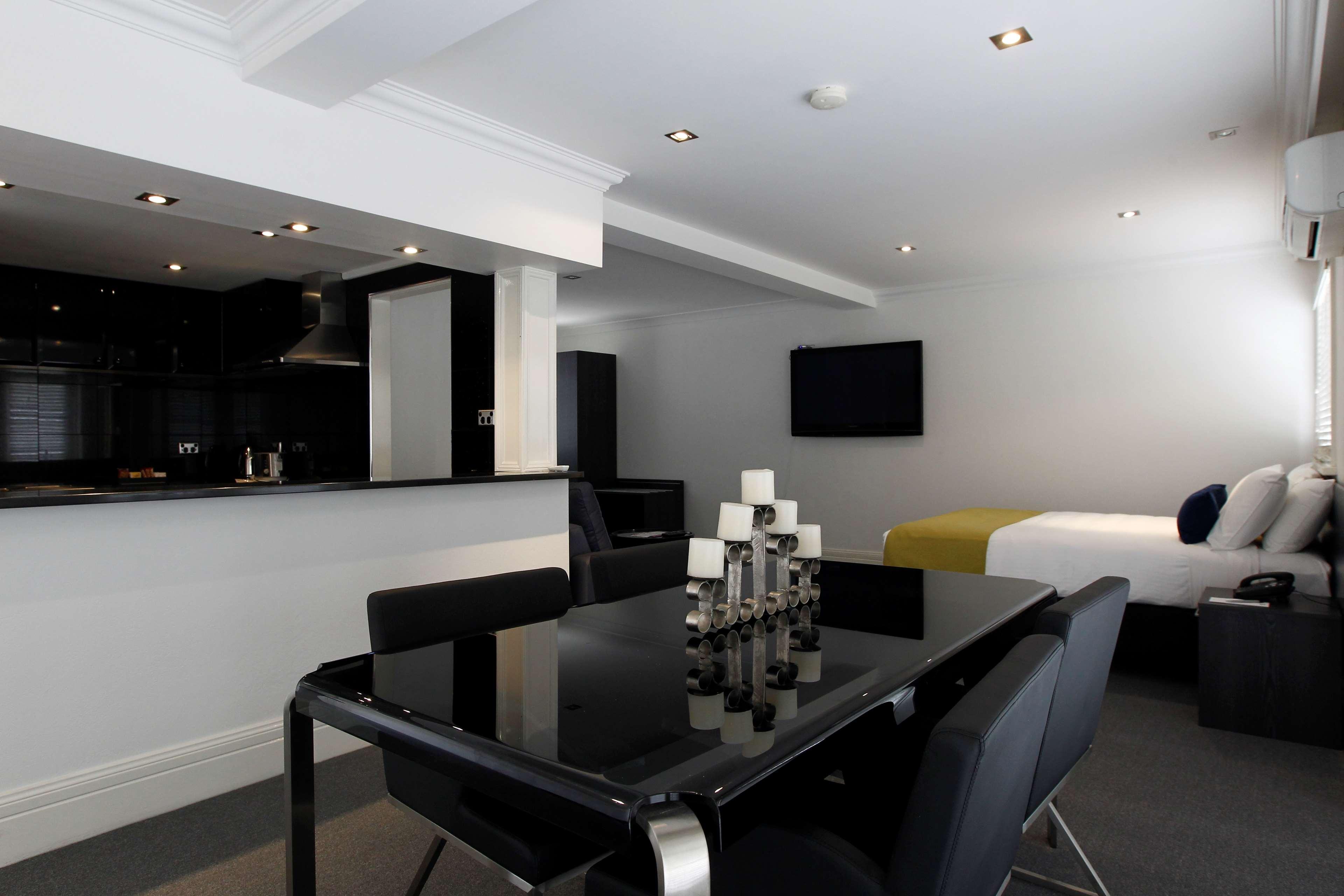 Ramada Hotel & Suites By Wyndham Cabramatta Extérieur photo