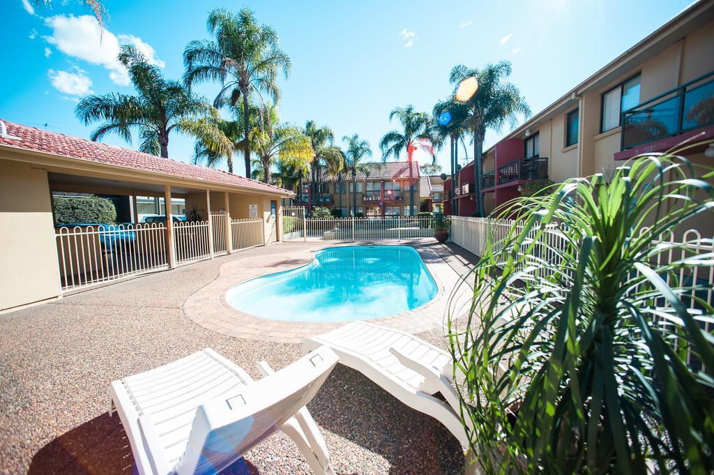 Ramada Hotel & Suites By Wyndham Cabramatta Extérieur photo