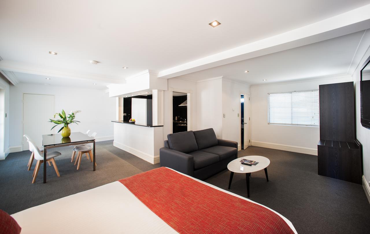 Ramada Hotel & Suites By Wyndham Cabramatta Extérieur photo