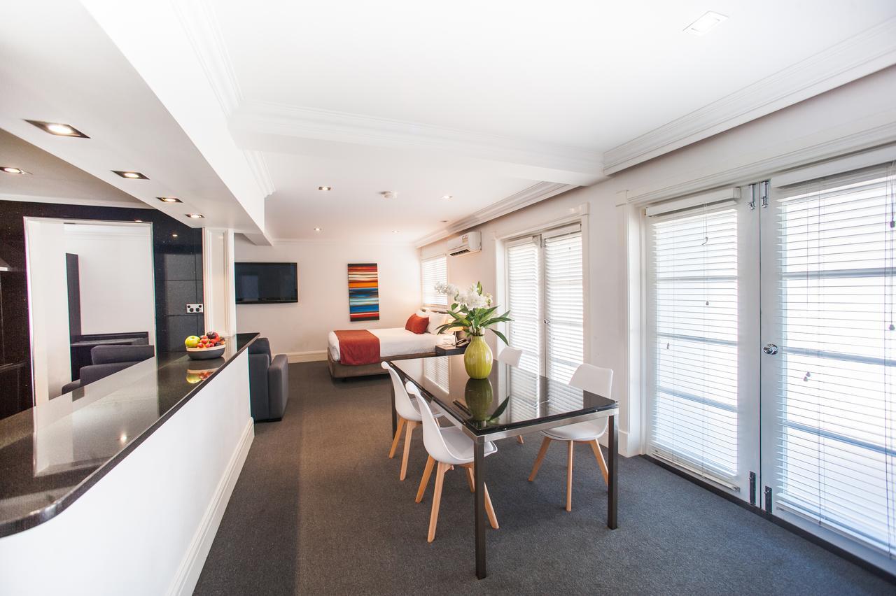 Ramada Hotel & Suites By Wyndham Cabramatta Extérieur photo